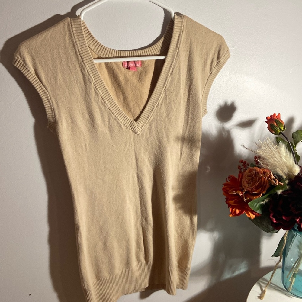 NWOT JJ Forever V-Neck Short Sleeve Sweater